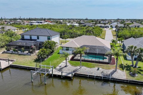 House in Port Charlotte, Florida 3 bedrooms, 168.9 sq.m. № 1591036 - photo 4