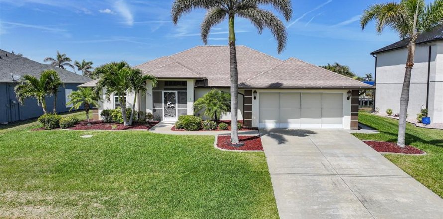 House in Port Charlotte, Florida 3 bedrooms, 168.9 sq.m. № 1591036
