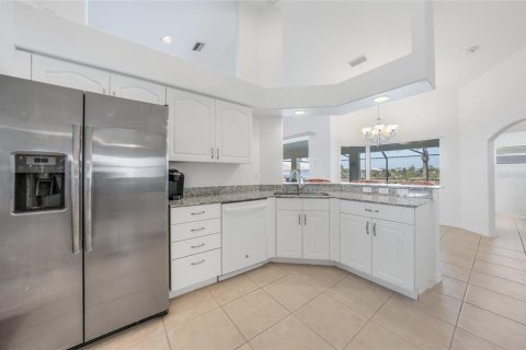 House in Port Charlotte, Florida 3 bedrooms, 168.9 sq.m. № 1591036 - photo 13