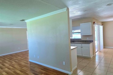 Villa ou maison à louer à Altamonte Springs, Floride: 3 chambres, 151.06 m2 № 2415188 - photo 5