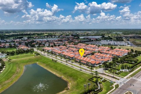 Townhouse in LAKESHORE in Winter Garden, Florida 3 bedrooms, 190.64 sq.m. № 2227820 - photo 2