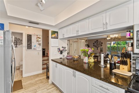 Купить кондоминиум в Хайполюксо, Флорида 3 спальни, 110.46м2, № 2048772 - фото 5