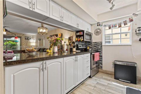 Купить кондоминиум в Хайполюксо, Флорида 3 спальни, 110.46м2, № 2048772 - фото 3