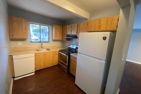 Condominio en alquiler en Pompano Beach, Florida, 2 dormitorios, 83.61 m2 № 2056679 - foto 4