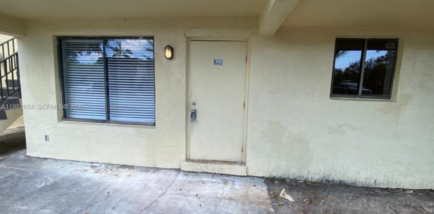 Condominio en Pompano Beach, Florida, 2 dormitorios  № 2056679