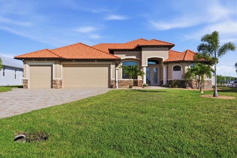 Villa ou maison à vendre à Port Charlotte, Floride: 3 chambres, 204.48 m2 № 2211087 - photo 2