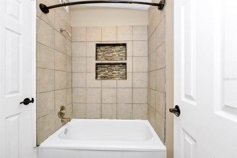House in Orlando, Florida 3 bedrooms, 97.55 sq.m. № 1721419 - photo 23