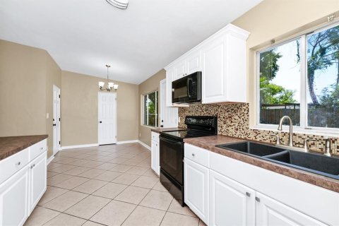 House in Orlando, Florida 3 bedrooms, 97.55 sq.m. № 1721419 - photo 13