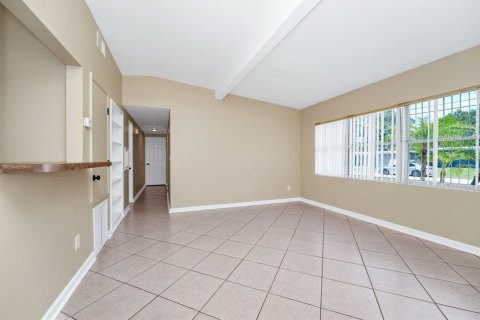 House in Orlando, Florida 3 bedrooms, 97.55 sq.m. № 1721419 - photo 7