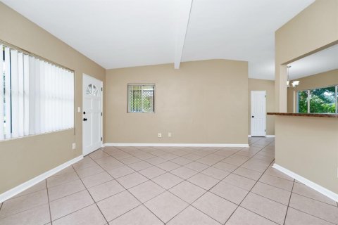 House in Orlando, Florida 3 bedrooms, 97.55 sq.m. № 1721419 - photo 8