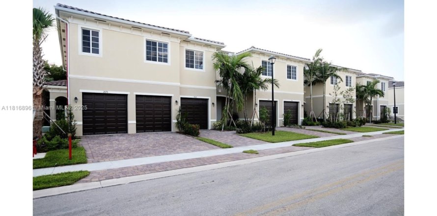 Touwnhouse à Miramar, Floride 3 chambres, 139.35 m2 № 1770715