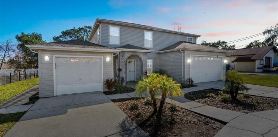 House in Spring Hill, Florida 3 bedrooms, 178.37 sq.m. № 1900405
