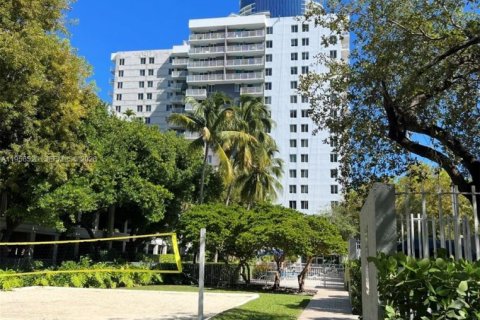 Condominio en Miami, Florida, 1 dormitorio  № 2010412