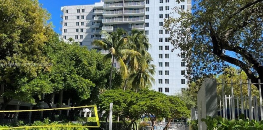 Condominio en Miami, Florida, 1 dormitorio  № 2010412