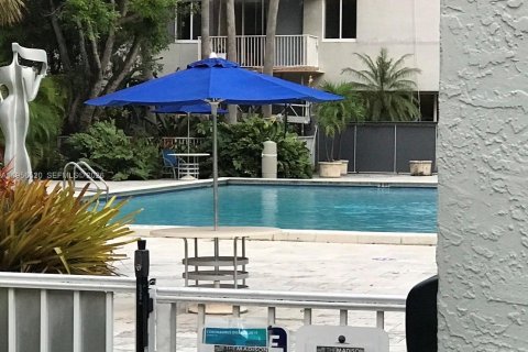 Condominio en alquiler en Miami, Florida, 1 dormitorio, 47.94 m2 № 2010412 - foto 3