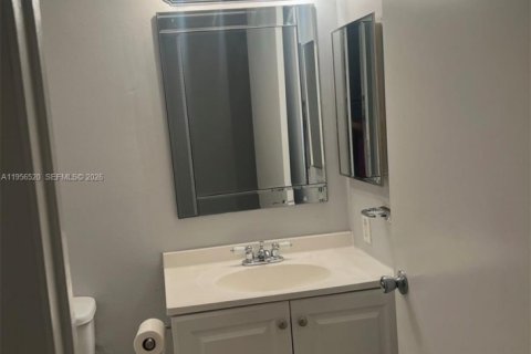 Condominio en alquiler en Miami, Florida, 1 dormitorio, 47.94 m2 № 2010412 - foto 10