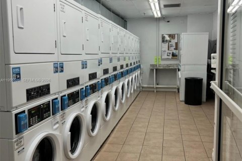 Condominio en alquiler en Miami, Florida, 1 dormitorio, 47.94 m2 № 2010412 - foto 11