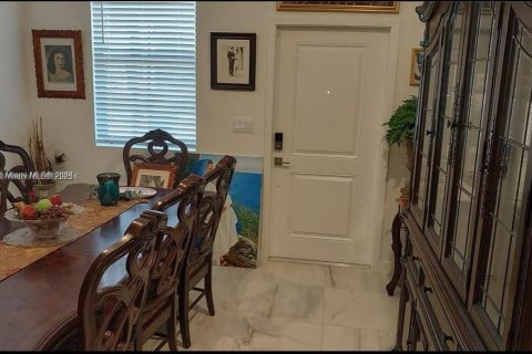 Townhouse in Homestead, Florida 4 bedrooms, 169.64 sq.m. № 2015258 - photo 4