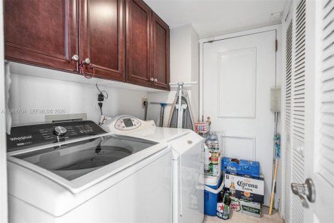 Condominio en venta en Hallandale Beach, Florida, 2 dormitorios, 184.32 m2 № 2045754 - foto 21