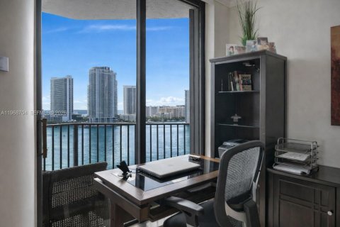 Condominio en venta en Hallandale Beach, Florida, 2 dormitorios, 184.32 m2 № 2045754 - foto 7