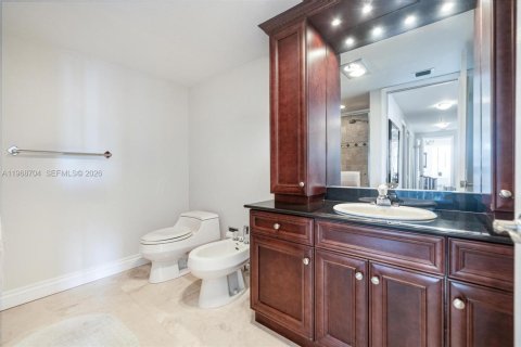 Condominio en venta en Hallandale Beach, Florida, 2 dormitorios, 184.32 m2 № 2045754 - foto 19