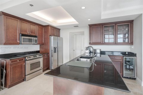 Condominio en venta en Hallandale Beach, Florida, 2 dormitorios, 184.32 m2 № 2045754 - foto 9