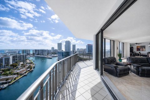 Condominio en venta en Hallandale Beach, Florida, 2 dormitorios, 184.32 m2 № 2045754 - foto 2