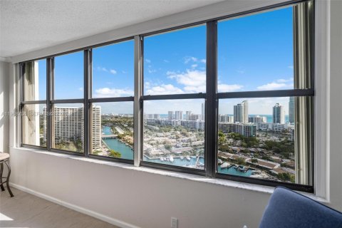 Condominio en venta en Hallandale Beach, Florida, 2 dormitorios, 184.32 m2 № 2045754 - foto 14