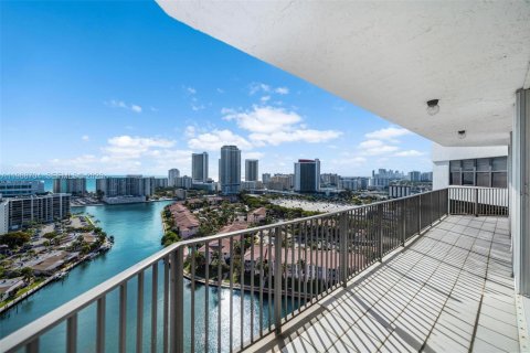 Condominio en venta en Hallandale Beach, Florida, 2 dormitorios, 184.32 m2 № 2045754 - foto 23