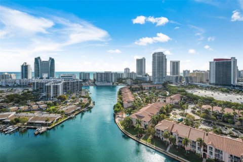 Condominio en venta en Hallandale Beach, Florida, 2 dormitorios, 184.32 m2 № 2045754 - foto 22