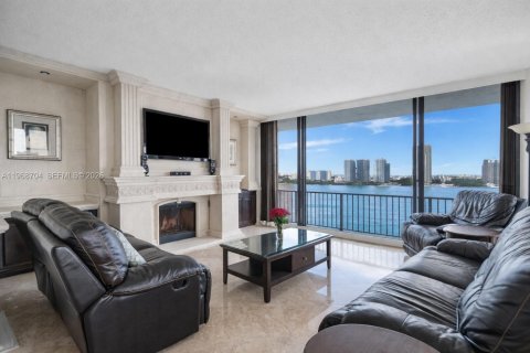 Condominio en venta en Hallandale Beach, Florida, 2 dormitorios, 184.32 m2 № 2045754 - foto 3