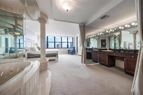 Condominio en venta en Hallandale Beach, Florida, 2 dormitorios, 184.32 m2 № 2045754 - foto 16