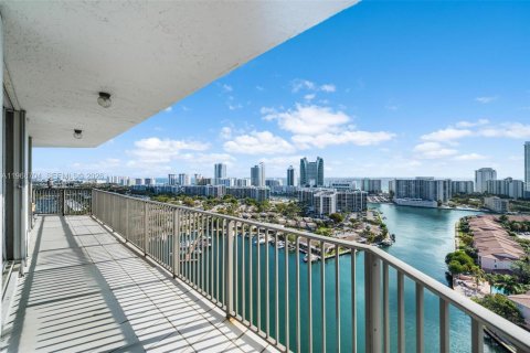 Condominio en venta en Hallandale Beach, Florida, 2 dormitorios, 184.32 m2 № 2045754 - foto 25