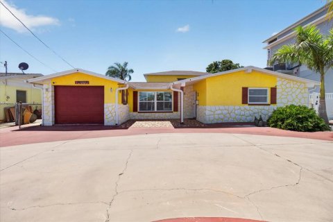 Villa ou maison à Hudson, Floride 4 chambres, 228.63 m2 № 2152237