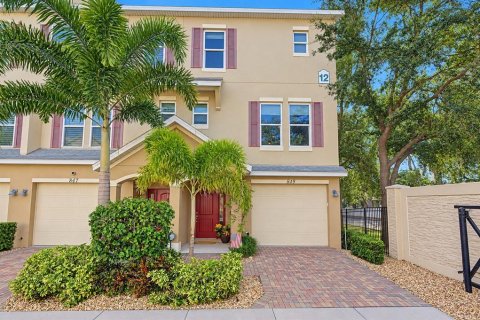 Touwnhouse à vendre à Tarpon Springs, Floride: 3 chambres, 169.83 m2 № 2418996 - photo 2