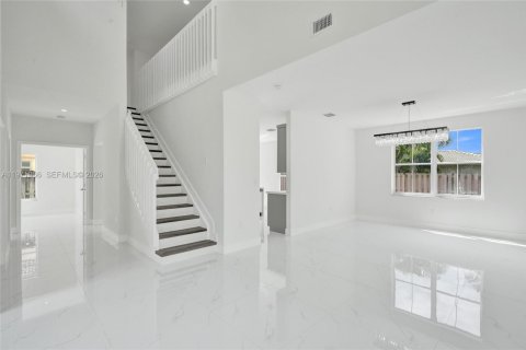 House in Davie, Florida 4 bedrooms, 197.32 sq.m. № 2063686 - photo 9