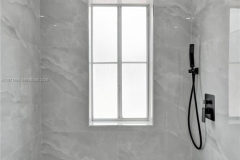 House in Davie, Florida 4 bedrooms, 197.32 sq.m. № 2063686 - photo 16