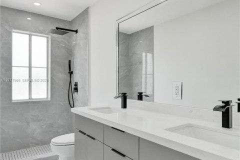 House in Davie, Florida 4 bedrooms, 197.32 sq.m. № 2063686 - photo 15