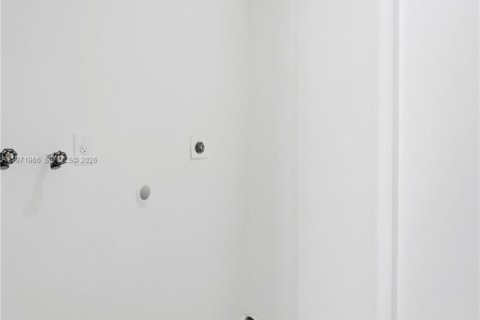 House in Davie, Florida 4 bedrooms, 197.32 sq.m. № 2063686 - photo 23