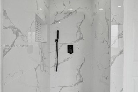 House in Davie, Florida 4 bedrooms, 197.32 sq.m. № 2063686 - photo 14