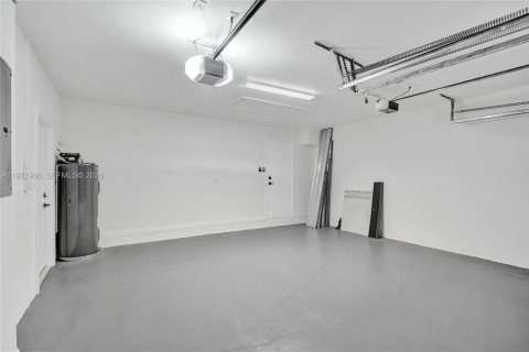 House in Davie, Florida 4 bedrooms, 197.32 sq.m. № 2063686 - photo 24