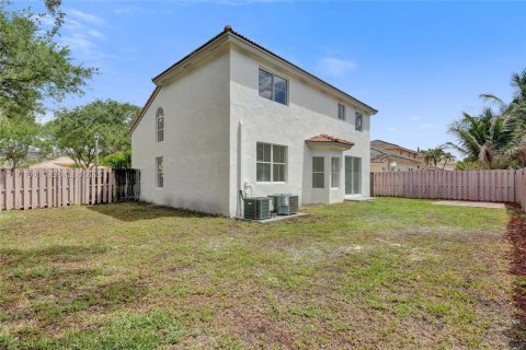 House in Davie, Florida 4 bedrooms, 197.32 sq.m. № 2063686 - photo 3