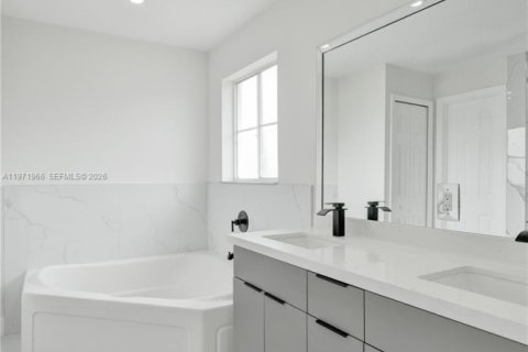 House in Davie, Florida 4 bedrooms, 197.32 sq.m. № 2063686 - photo 13
