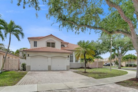 House in Davie, Florida 4 bedrooms, 197.32 sq.m. № 2063686 - photo 2