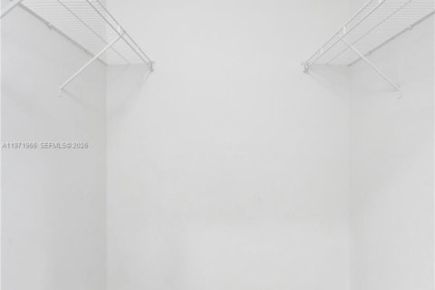 House in Davie, Florida 4 bedrooms, 197.32 sq.m. № 2063686 - photo 22