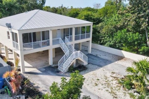 House in Tavernier, Florida 2 bedrooms, 82.78 sq.m. № 1956862 - photo 2