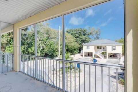 House in Tavernier, Florida 2 bedrooms, 82.78 sq.m. № 1956862 - photo 3