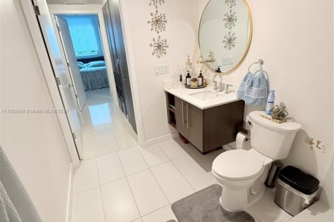 Condo in Doral, Florida, 2 bedrooms  № 1931983 - photo 19