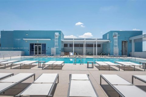 Condo in Doral, Florida, 2 bedrooms  № 1931983 - photo 1