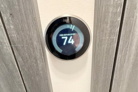 Condo in Doral, Florida, 2 bedrooms  № 1931983 - photo 24